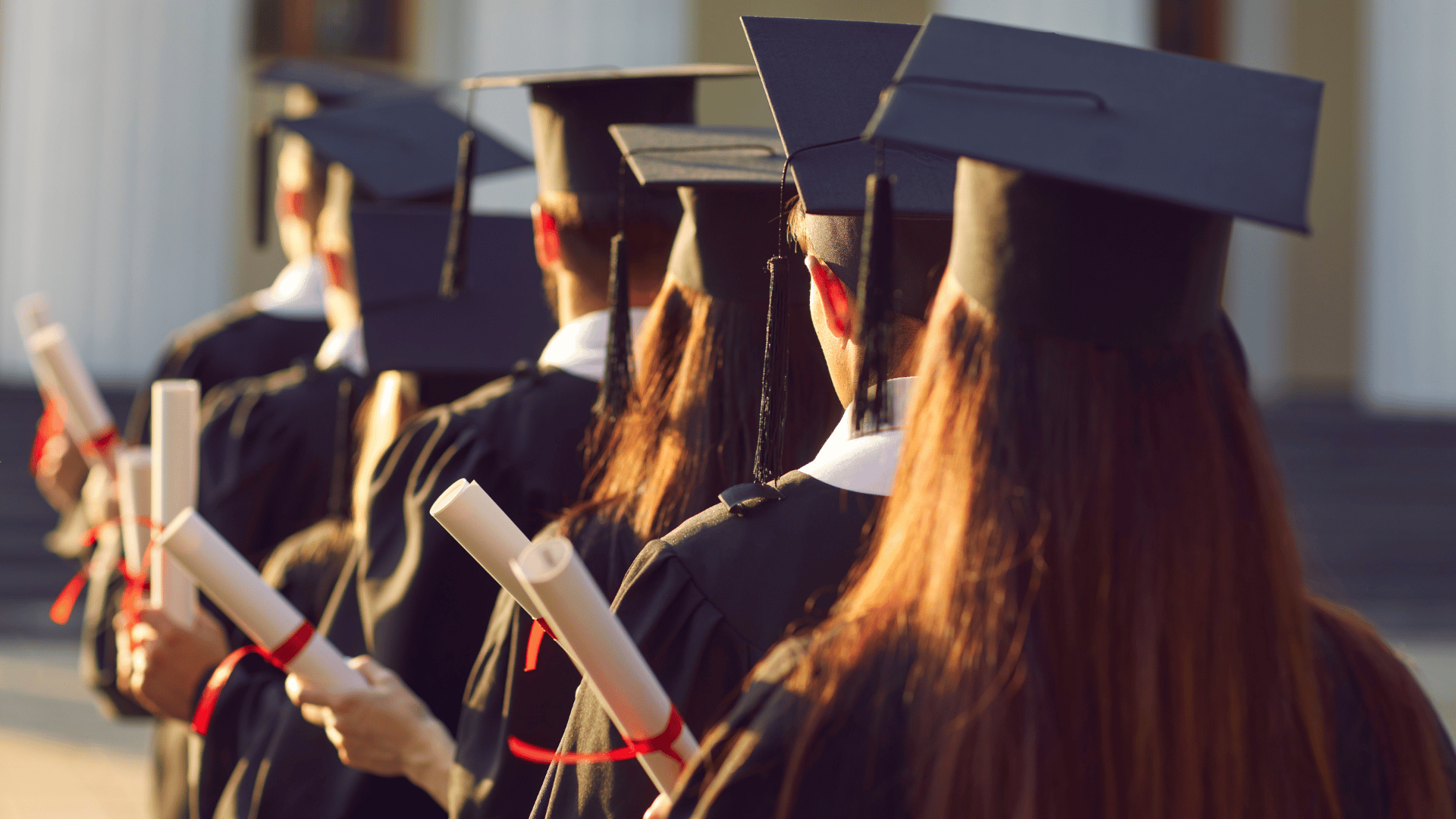 Zatrudnienie cudzoziemców-studentów i absolwentów w Polsce: między uproszczeniami a zaostrzającą się kontrolą